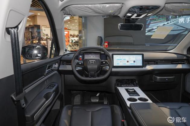 当前位置:>易车>爱驰u5车尾摘要>摘要详情>爱驰u5后备厢空间表现还算