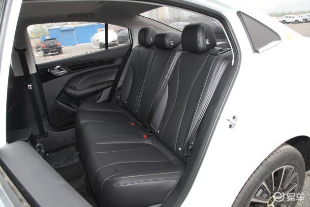 荣威i5空间-后排-驻车-易车