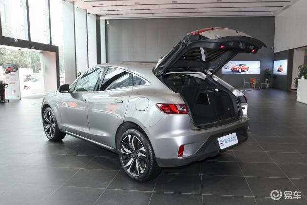 赛力斯sf5车尾-方向盘-气囊-易车