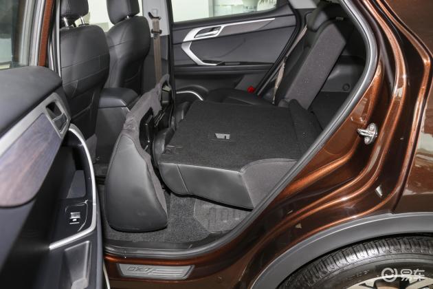 当前位置:>易车>东南dx7车身摘要>摘要详情>东南dx7后备厢空间表现