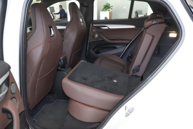 宝马x2后排空间不错,满足日常出行需求没问题.