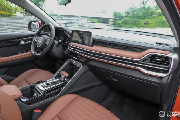 就内饰整体而言,智跑更大气.
