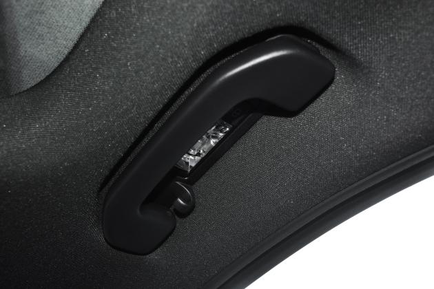 奔驰c级amg车尾座椅气囊