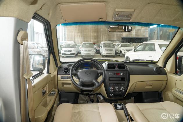 东风小康ec36方向盘内饰空间