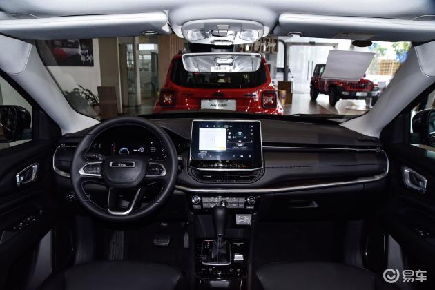 当前位置:>易车>指南者内饰摘要>摘要详情>全新jeep指南者外观内饰