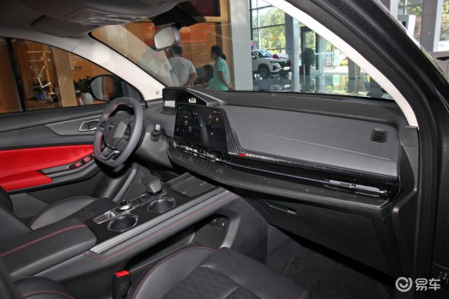 长安cs55plus中控台轴距驻车