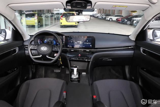 空间摘要>摘要详情>名图将细节落到实处,将高品质从外观延伸到内饰