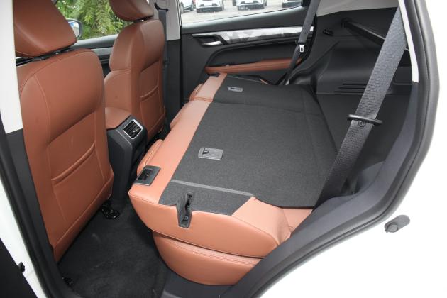 当前位置:>易车>远景x6车尾摘要>摘要详情>远景x6后备厢空间表现中规