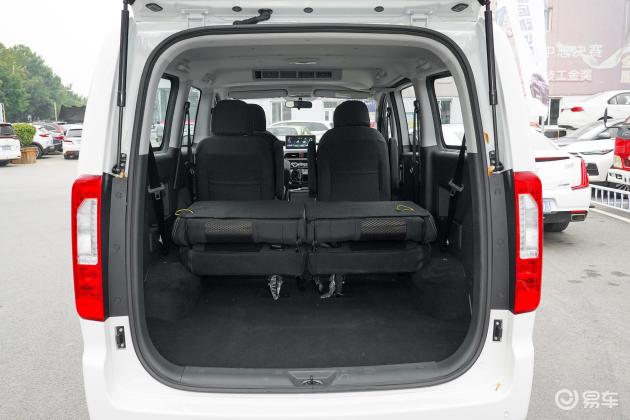 当前位置:>易车>瑞风m3车灯摘要>摘要详情>瑞风m3后备厢空间整体表现