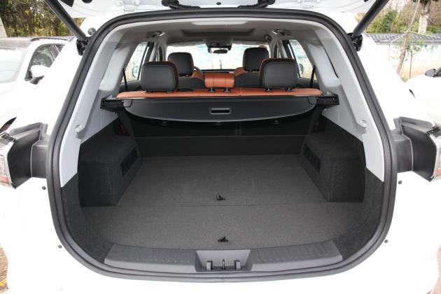 瑞虎8 plus后备厢空间表现中规中矩,如果需要装一些较大的物件,后排