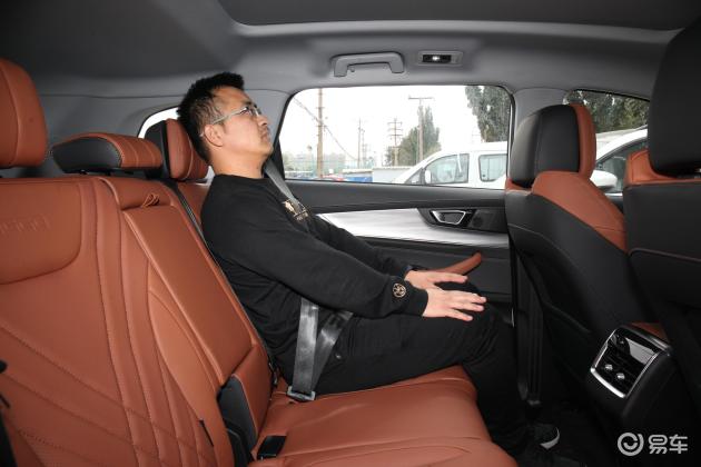 当前位置:>易车>瑞虎8plus车尾摘要>摘要详情>瑞虎8 plus后备厢空间