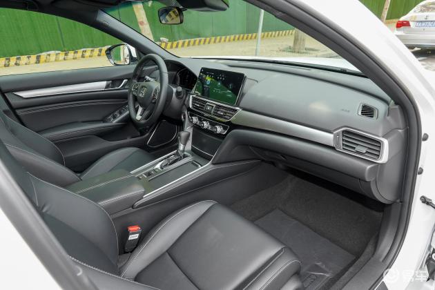 英仕派内饰-后排-发动机-易车