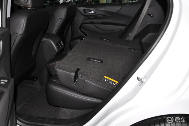 当前位置:>易车>探界者车身摘要>摘要详情>探界者后排空间不错,满足