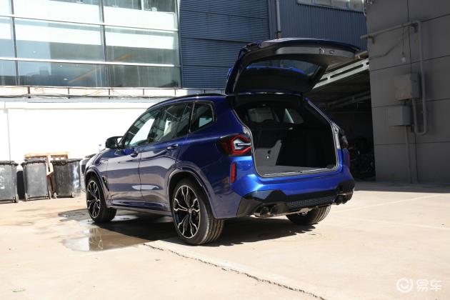 当前位置:>易车>宝马x3m车头摘要>摘要详情>宝马x3 m后备厢空间表现