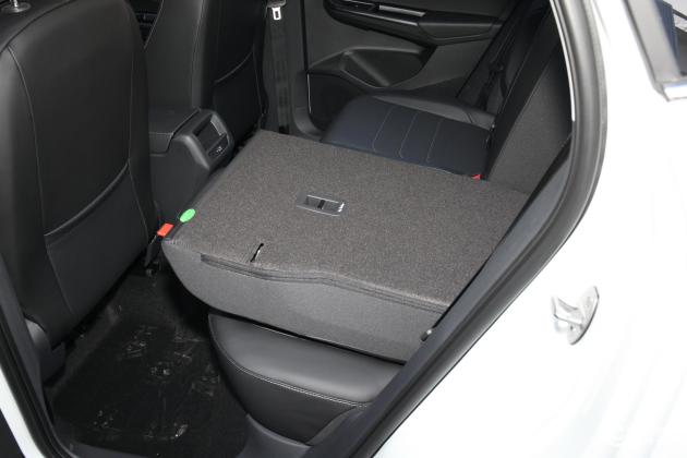 当前位置:>易车>捷达vs5车尾摘要>摘要详情>捷达vs5后排空间表现中规