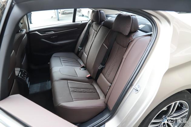 宝马5系插电混动车尾座椅雷达