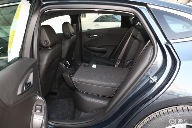 迈锐宝xl后备厢空间表现还算不错,放倒后排座椅后,能够进一步扩展空间