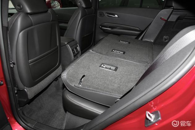 当前位置:>易车>凯迪拉克xt4车灯摘要>摘要详情>凯迪拉克xt4后排空间
