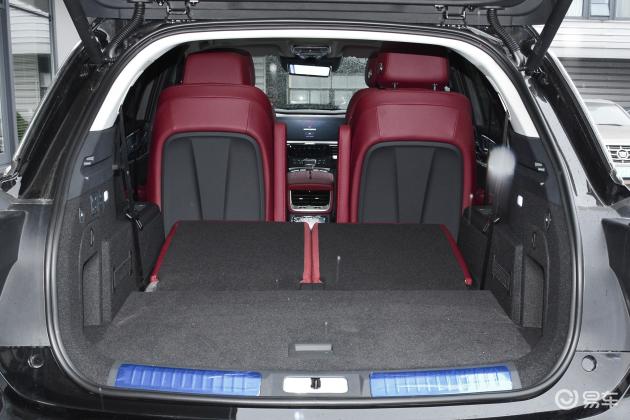 当前位置:>易车>红旗e-hs9车尾摘要>摘要详情>红旗e-hs9后备厢空间