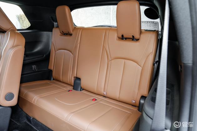 英菲尼迪qx60后备厢空间表现中规中矩,如果需要装一些较大的物件,后排