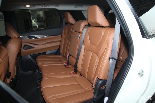 摘要>摘要详情>英菲尼迪qx60后备厢空间表现还算不错,放倒后排座椅后