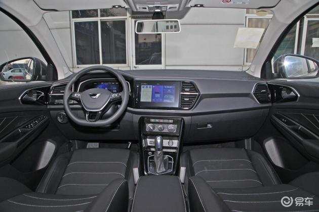 内饰方面,捷达vs7也采用了很多简约的设计,这样的设计风格和外观相比