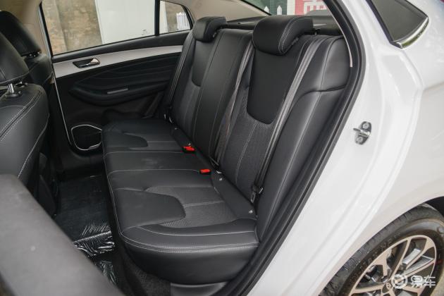 艾瑞泽gx内饰-空间-驻车-易车