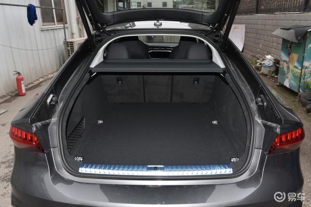 当前位置:>易车>奥迪s7车头摘要>摘要详情>奥迪s7空间表现不错,腿部