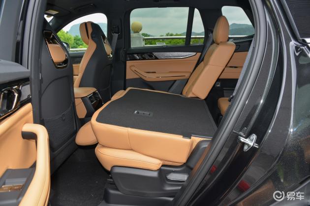 当前位置:>易车>领克09车身摘要>摘要详情>领克09后备厢空间表现还