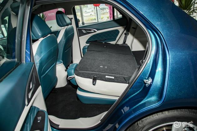 当前位置:>易车>欧拉好猫车尾摘要>摘要详情>欧拉好猫后排空间不错