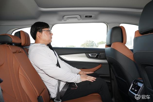 当前位置:>易车>瑞虎8plus车尾摘要>摘要详情>瑞虎8 plus后备厢空间可