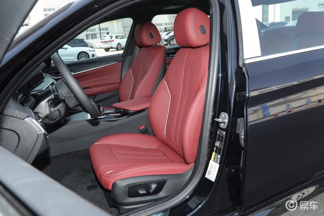 宝马5系插电混动车头座椅气囊