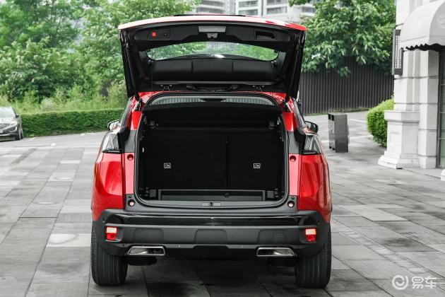 当前位置:>易车>标致4008车尾摘要>摘要详情>标致4008后备厢空间不错