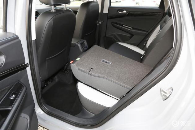 当前位置:>易车>捷达vs5车尾摘要>摘要详情>捷达vs5后备厢空间可利用