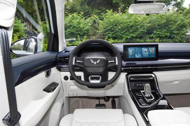 当前位置:>易车>五菱星辰车头摘要>摘要详情> 五菱星辰后备厢空间表现