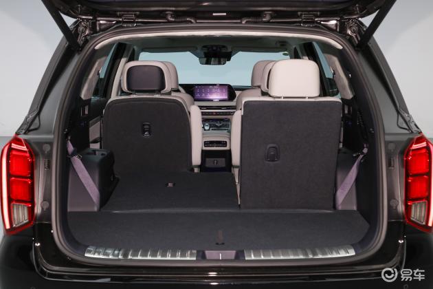 详情>帕里斯帝后备厢空间不错,也能通过放倒后排座椅来扩展储物空间
