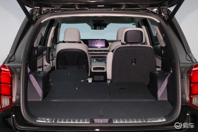 帕里斯帝后备厢空间表现中规中矩,如果需要装一些较大的物件,后排座椅