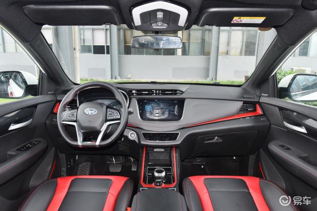 首先从外观来看,swm斯威g01ff前脸设计显得比较个性张扬,看起来十分