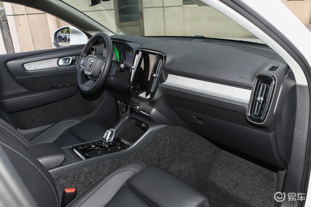 >易车>沃尔沃xc40空调出风口摘要>摘要详情>内饰的设计同样延续了xc40