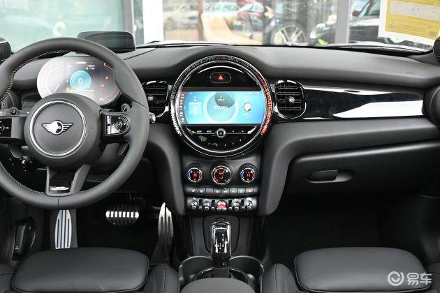 35.3万高性价比小型车 试驾MINI JCW混动_易车