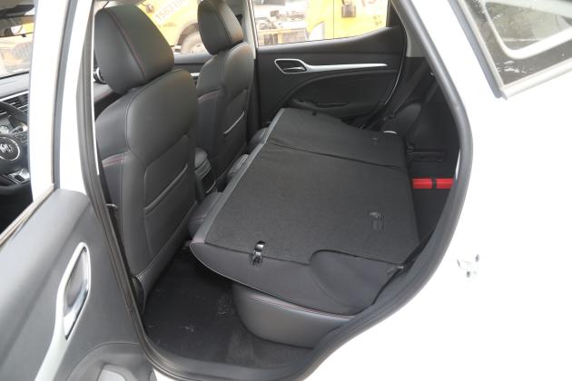 当前位置:>易车>名爵zs车尾摘要>摘要详情>名爵zs后备厢常规空间表现