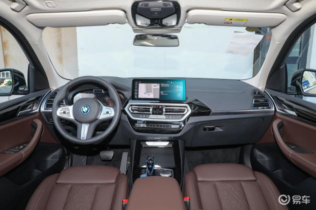 当前位置:>易车>宝马ix3空间摘要>摘要详情>内饰设计上,宝马ix3更强调