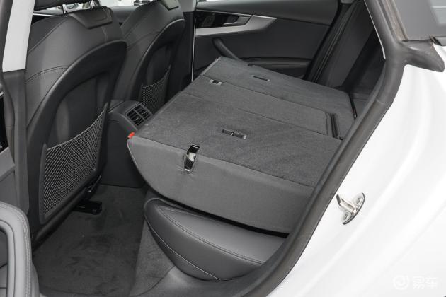 当前位置:>易车>奥迪a5车尾摘要>摘要详情>奥迪a5空间表现不错,腿部