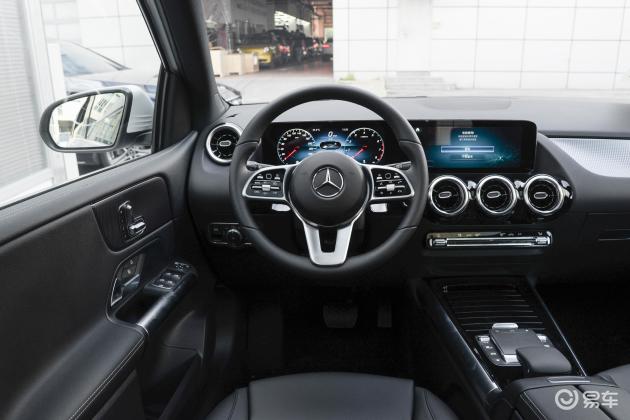 奔驰b级后备厢空间表现中规中矩,如果需要装一些较大的物件,后排座椅