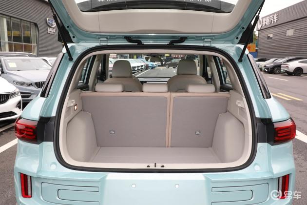 当前位置:>易车>吉利icon车头摘要>摘要详情>吉利icon后备厢空间表现