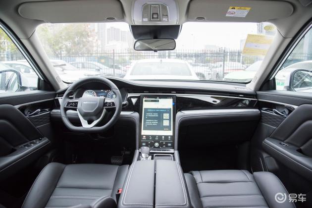 内饰方面,启辰星采用了环抱式驾舱设计,中控台整体偏向于主驾驶侧.