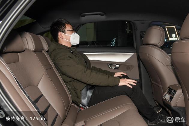 当前位置:>易车>比亚迪e9车身摘要>摘要详情>比亚迪e9后备厢空间表现