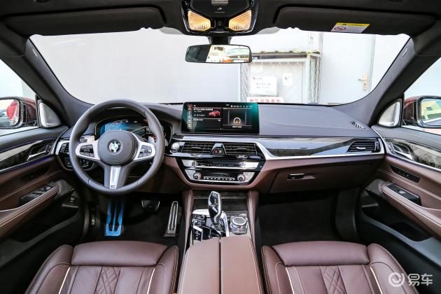 当前位置:>易车>宝马6系gt方向盘摘要>摘要详情> 内饰整体设计方面