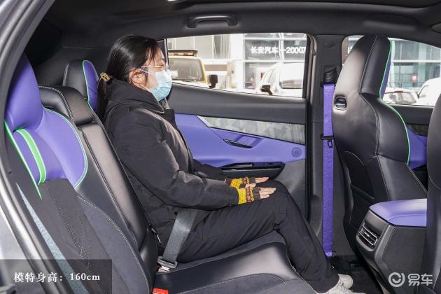 当前位置:>易车>长安uni-t车灯摘要>摘要详情>长安uni-t后排空间表现