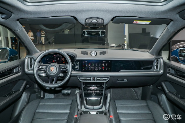 当前位置:>易车>cayenne方向盘摘要>摘要详情> 车内饰上,保时捷